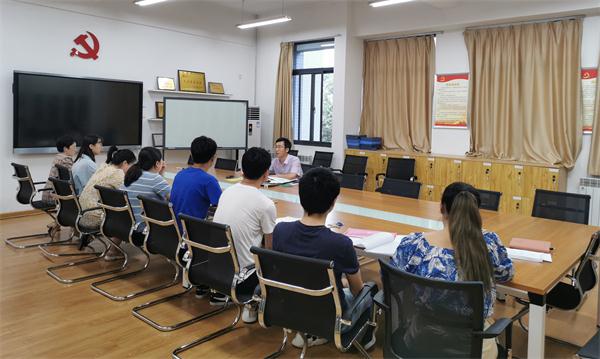 430655779689463da098779f59361acf.jpg 暑期学生工作专题会议_看图王1.jpg