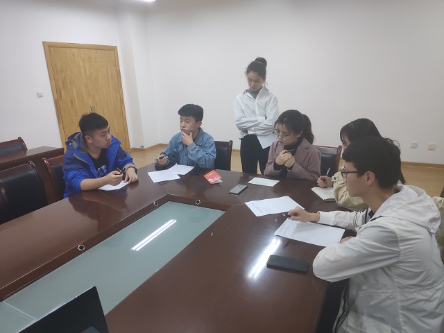 9e5b897cc045491cb92925e74f0956a5.jpg 无领导小组讨论.jpg